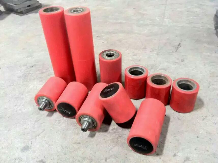 Polyurethane abrasion - resistant roller for heat - resistan